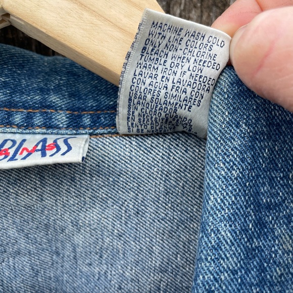 Bill Blass women’s denim jacket with embellishment - Picture 4 of 4